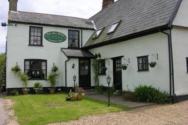 هتل Six Bells Inn