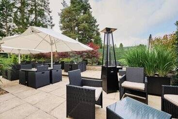 هتل Cairn Lodge