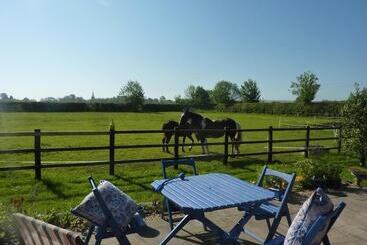 هتل The Paddock At Peacock Farm