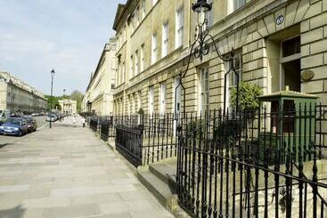 هتل The Windsor Town House
