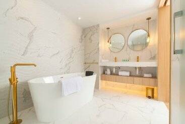 L'Azure Hotel 4* Sup
