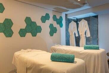 L'Azure Hotel 4* Sup