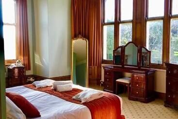 Purbeck House Hotel & Louisa Lodge