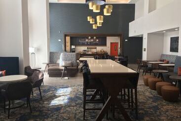 هتل Hampton Inn Midland South