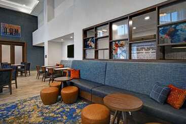 هتل Hampton Inn Midland South