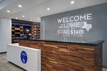 هتل Hampton Inn Midland South