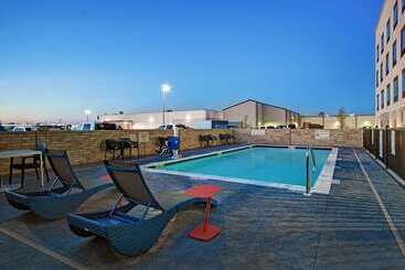 هتل Hampton Inn Midland South