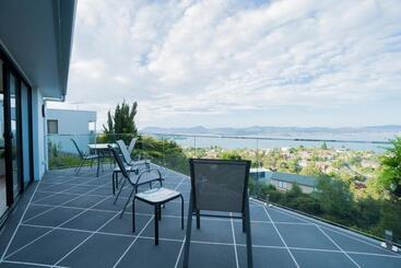 پانسیون Amazing Sea Views Luxury Guest House