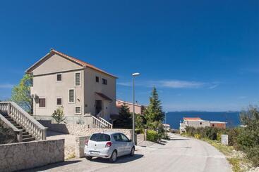 פנסיון Apartments & Rooms Mikelin