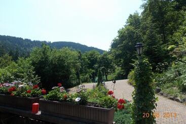 پانسیون Gästezimmer Haus Talblick