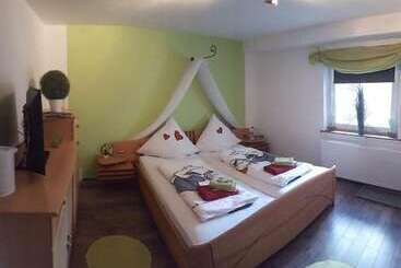 پانسیون Gästezimmer Haus Talblick