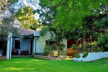 تختخواب و صبحانه Green Gables