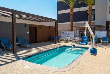 هتل Candlewood Suites Las Vegas E Tropicana, An Ihg