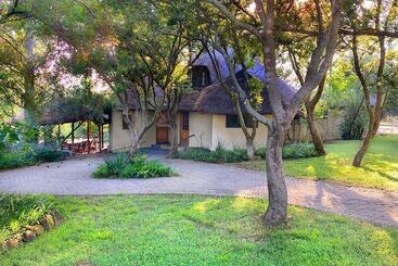هتل Pine Valley Lodge