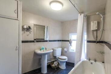 Manorbier Castle Inn Bay Room