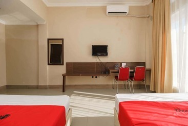 پانسیون Reddoorz @ Hotel Putri Gading Bengkulu