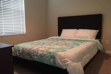10 Beds! Modern House. Universal & Convention