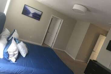 10 Beds! Modern House. Universal & Convention