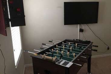 10 Beds! Modern House. Universal & Convention