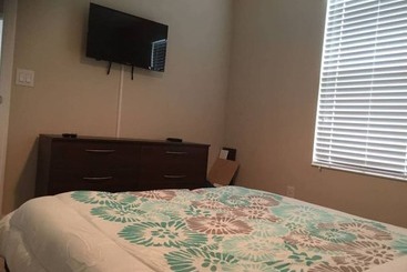 10 Beds! Modern House. Universal & Convention