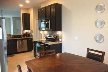 10 Beds! Modern House. Universal & Convention