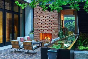 هتل Canopy By Hilton Austin Downtown