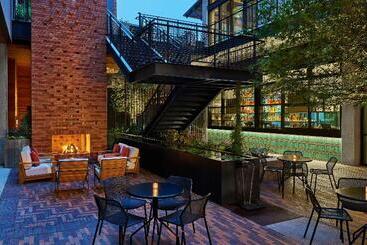 هتل Canopy By Hilton Austin Downtown