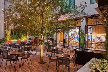 هتل Canopy By Hilton Austin Downtown