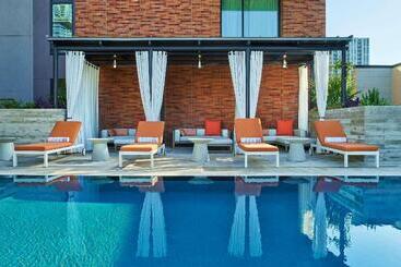 هتل Canopy By Hilton Austin Downtown