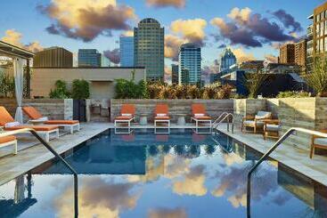 هتل Canopy By Hilton Austin Downtown