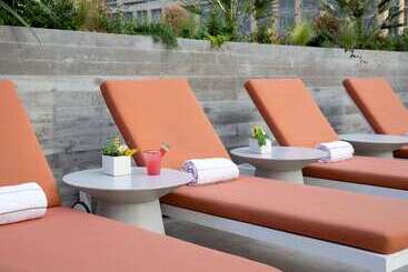هتل Canopy By Hilton Austin Downtown