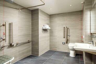 هتل Mercure Newport