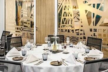 هتل Mercure Newport