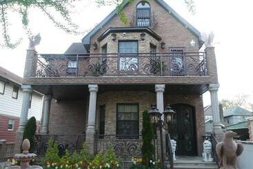 پانسیون East 42nd Mansion