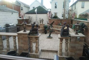 پانسیون East 42nd Mansion