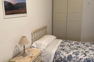 پانسیون Hostal Casiano Camarasa