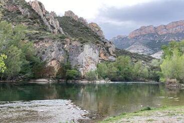 پانسیون Hostal Casiano Camarasa
