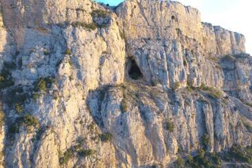 پانسیون Hostal Casiano Camarasa