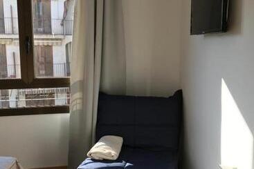پانسیون Hostal Casiano Camarasa