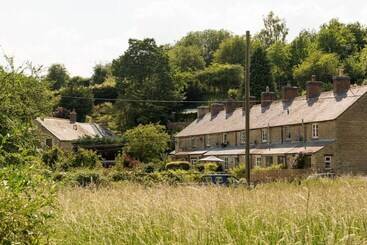 Stunning 2 Bed Cottage In Fordwells