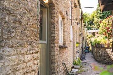 Stunning 2 Bed Cottage In Fordwells