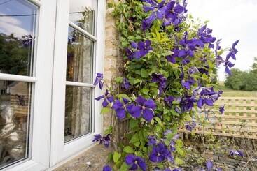 Stunning 2 Bed Cottage In Fordwells