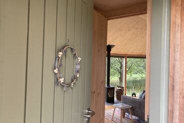 Luxury And Peaceful 1 Bed Roundhouse With Hot Tub