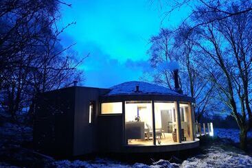 Luxury And Peaceful 1 Bed Roundhouse With Hot Tub