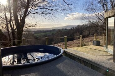 Luxury And Peaceful 1 Bed Roundhouse With Hot Tub