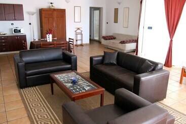 پانسیون Fox Apartments
