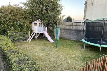 پانسیون Ivy Cottage Serviced Accommodation