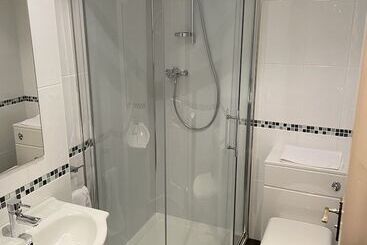 پانسیون Ivy Cottage Serviced Accommodation