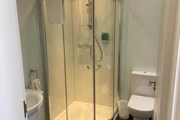 پانسیون Ivy Cottage Serviced Accommodation