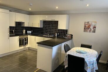 پانسیون Ivy Cottage Serviced Accommodation